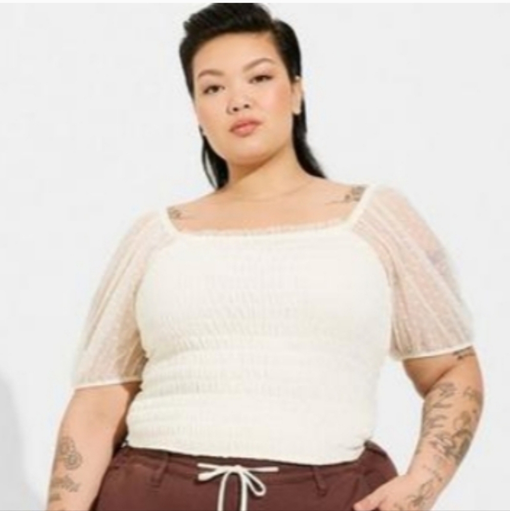 NWT Torrid Smocked Swiss Dot Crop Top In Ivory Size 4X